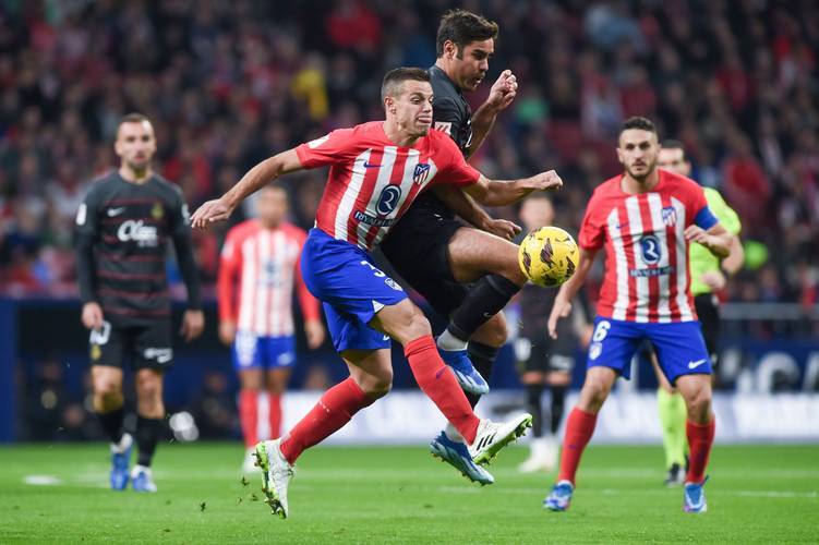 汉斯-弗里克对巴萨室内足球队的惊喜访问（汉斯-弗里克突访巴萨室内足球队）