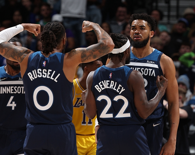 国乒香港训练！王楚钦一身黄好亮眼，莎莎苦练反手，陈幸同回归（国乒香港集训：王楚钦黄装吸睛，莎莎苦练反手，陈幸同回归）