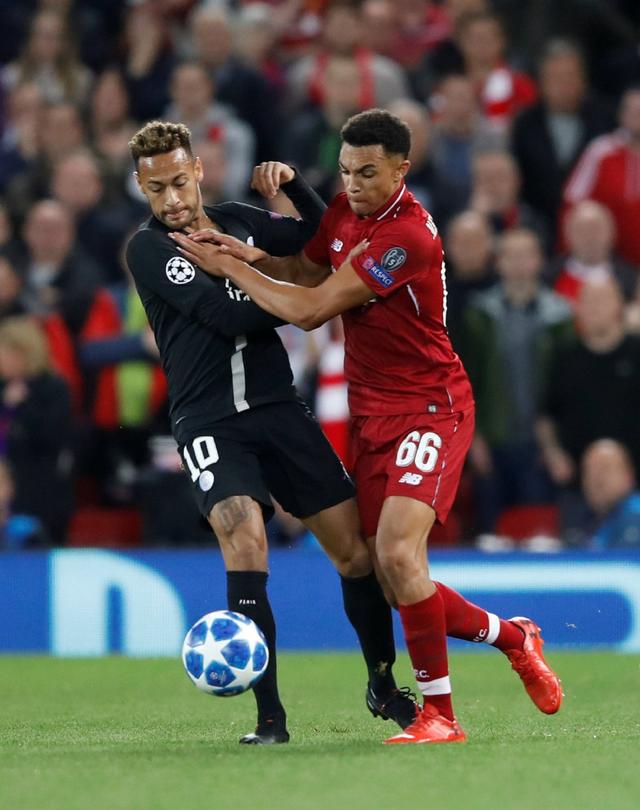 穆里尼奥提前送出圣诞礼物？两小将欧冠迎本菲卡一线队首秀（穆帅圣诞提前到？两小将欧冠对本菲卡完成一线队首秀）