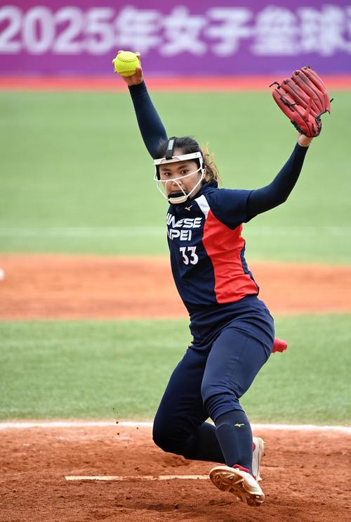 本赛季下半程的国安在成绩层面给了球迷们深刻的落差（赛季后半段国安的战绩让球迷感到强烈反差）