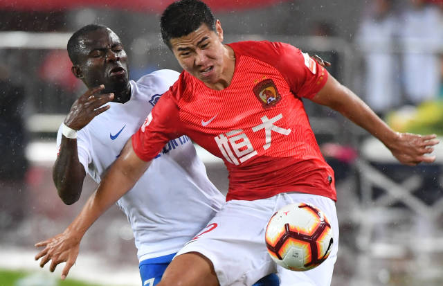 安帅给埃斯特旺批假以考取驾照，并宣布了他通过考试的消息（安帅准许埃斯特旺请假考驾照，并官宣其顺利通过考试）