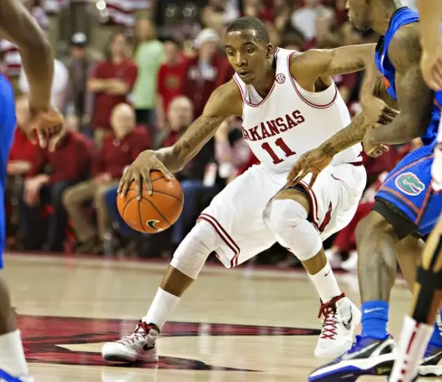 世预赛对亚美尼亚破门，雷纳托-韦加攻入国家队生涯首球（世预赛斩亚美尼亚，雷纳托-韦加收获国家队处子球）