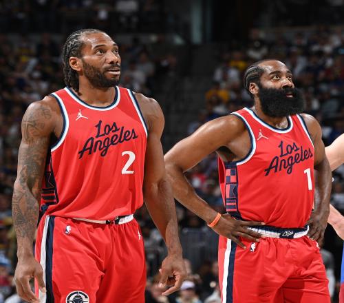 一齐登场！齐达内中国风亮相FC嘉年华，传奇卡重磅揭晓！（齐达内以中国风现身FC嘉年华，传奇卡震撼发布！）