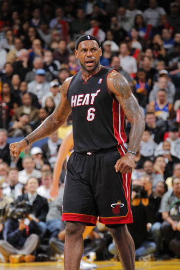 NBA最土豪球队，花钱最多，奢侈税最多，如今西部垫底，交易来了（NBA烧钱第一豪门：花费最高、奢侈税登顶，却沦为西部垫底，交易来临）