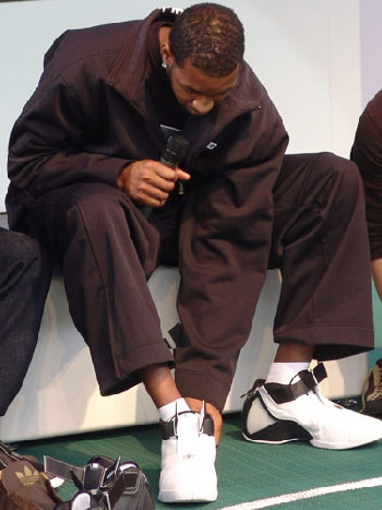 老鹰主帅：杰伦·约翰逊真正渴望的是胜利，他的潜力不止于此（老鹰主帅盛赞杰伦-约翰逊：以胜利为先，潜力远未见顶）